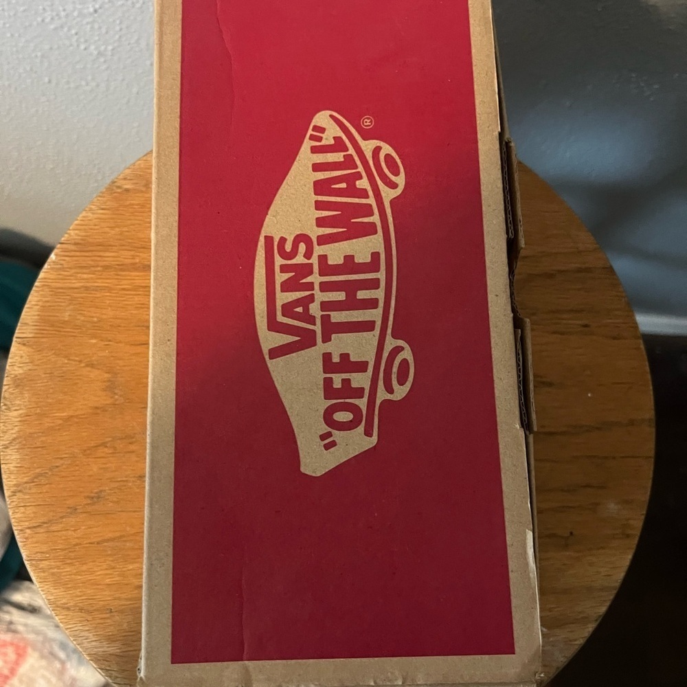 Vans kid size 4 fits lady size 5.5 dead stock - Picture 6 of 9